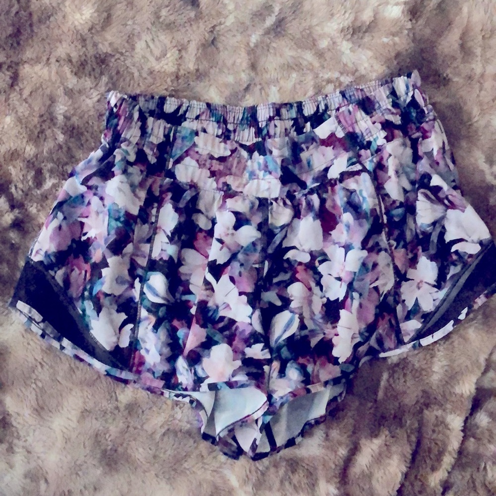 Hotty hot shorts 2.5” lululemon